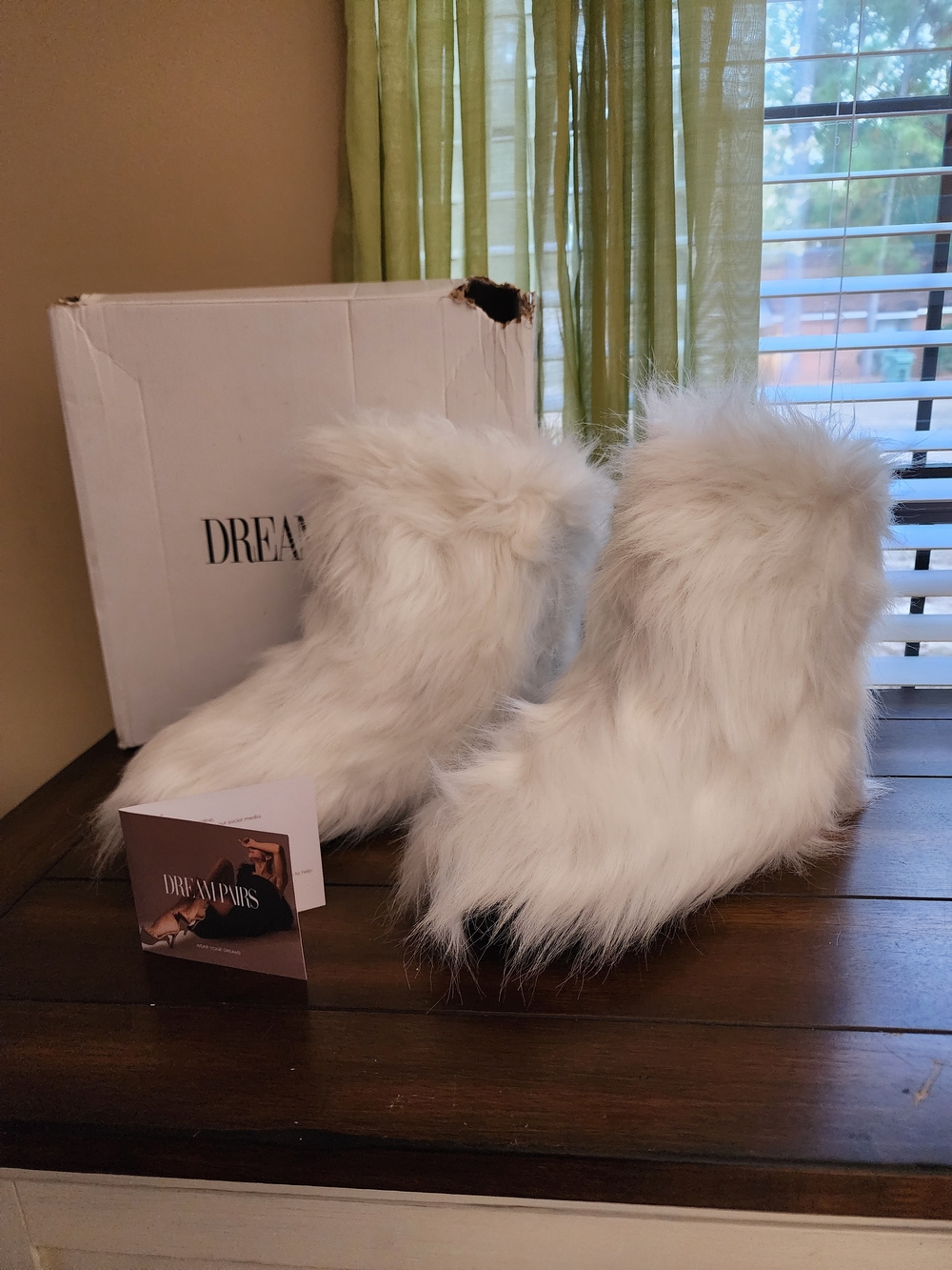 Dream Pairs White Faux Fur Ankle Booties 9